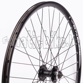  Első kerék 28/29” (622mm) szegecselt duplafalú fekete alu abroncs, tárcsás gyorszáras fekete alu agy fekete küllő